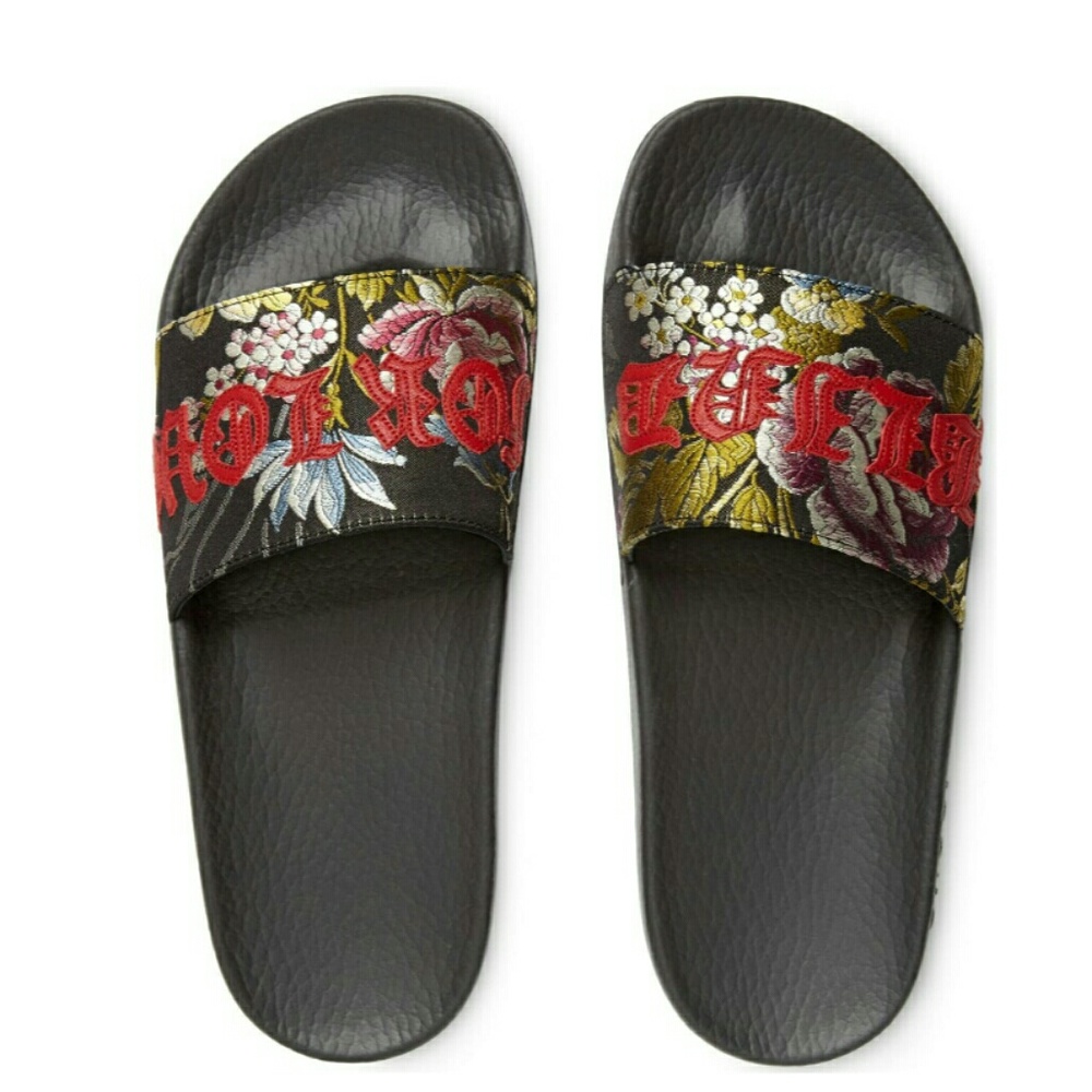 New Gucci Pursuit Blind for Love Slide Sandal